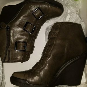Vera Wang Wedge Boot